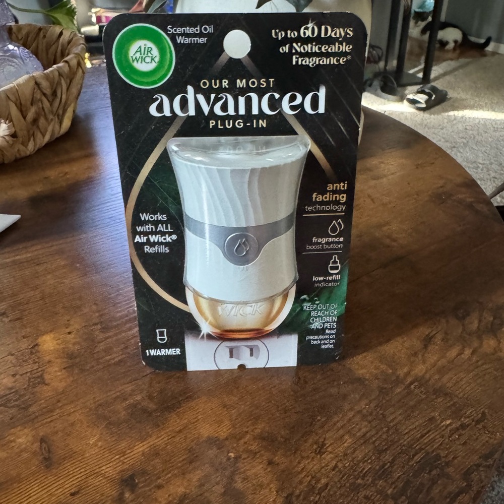 Air Wick Scented Oil Warmer - White and Gold